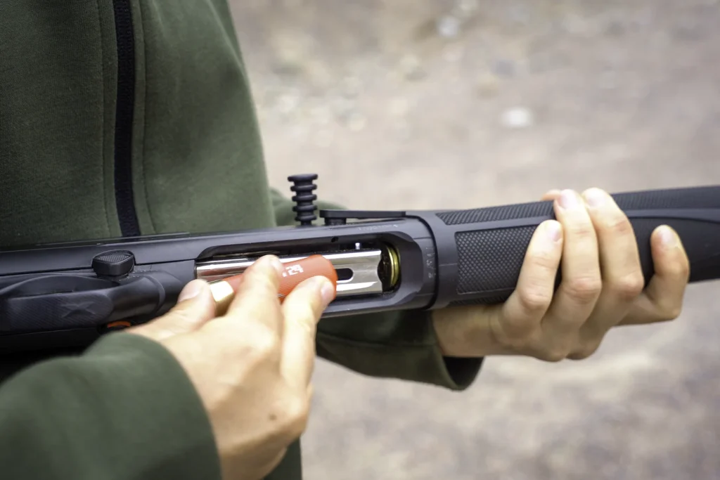 Beretta 1301 Comp haulikon avarrettu latausportti