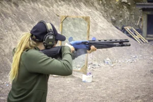 Beretta 1301 Comp Pro haulikolla ammutaan metallimaaleja