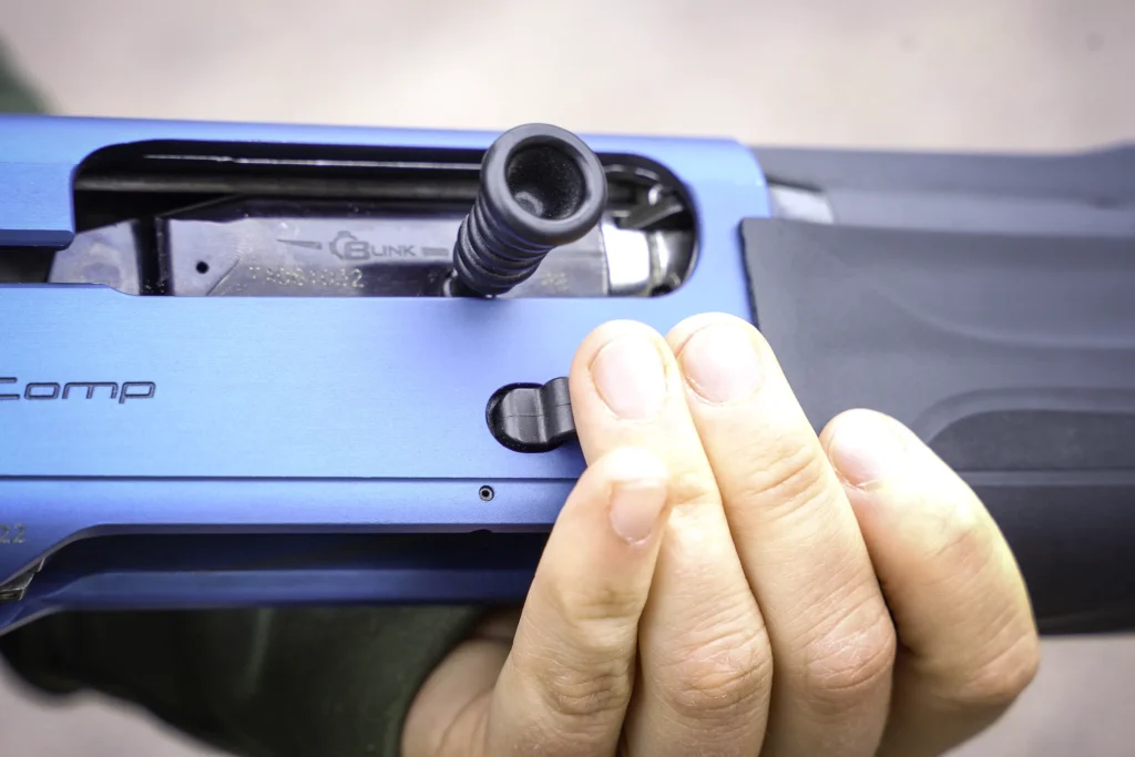 Beretta 1301 Comp Pro haulikon hallintalaitteet ovat suurikokoiset